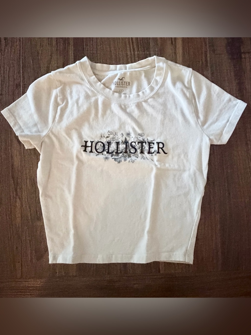 Hollister Floral Embroidered Logo Graphic Cropped Baby Tee White Size Small
